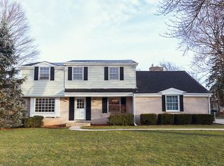 N86W15858 Shore Crest Dr, Menomonee Falls, WI 53051