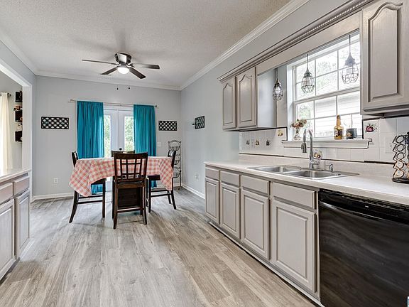 5th image of 936 McAllister Dr