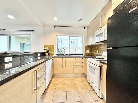 2nd image of 5860 Hazeltine Ave #1A