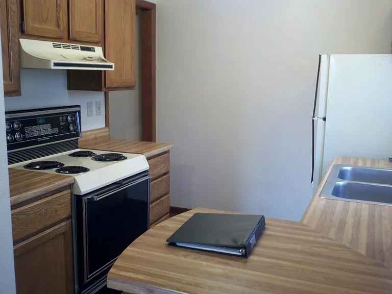 1844 Burlington Ave — Photo 3
