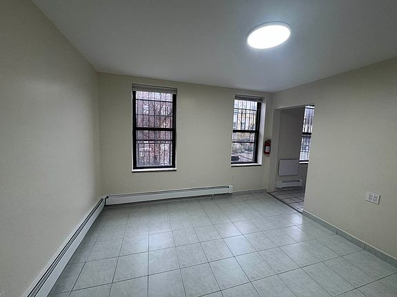 3rd image of 418 Grand St #4
