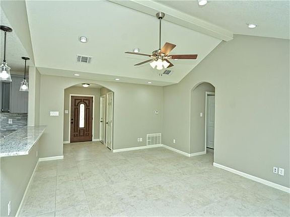 4th image of 1004 Green Meadow Dr