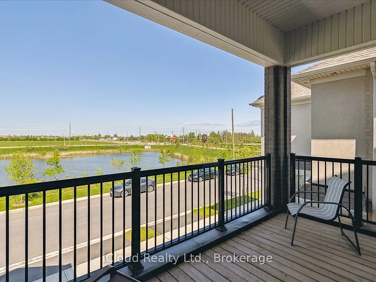 925 Hickory Cres — Photo 11