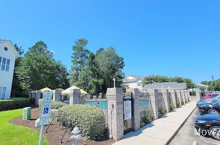 210 Fullford Ln #102 — Photo 38