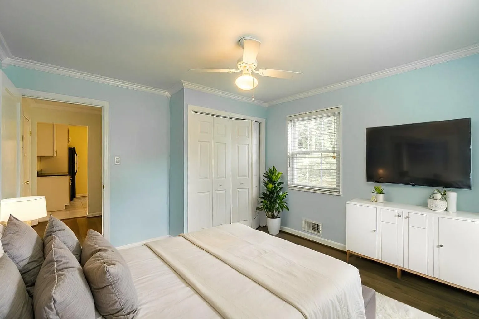 3 bed, $2,495 — Photo 4