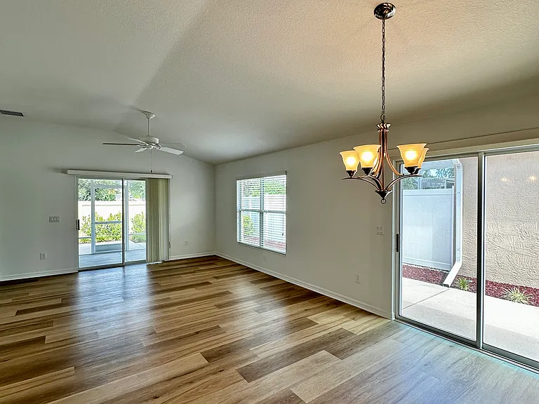 2079 Hydrangea Ave — Photo 13