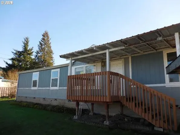 615 SE Hall St, Winston, OR 97496