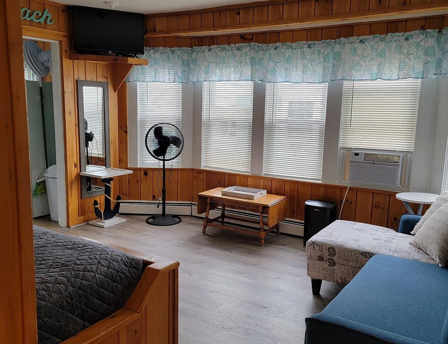 Studio, 300 sqft, $1,600 — Photo 1