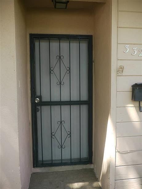 2nd image of 332 W 48th St