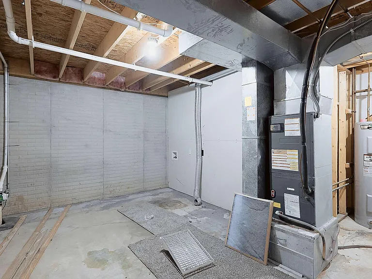 8604 Delphinium Ln — Photo 34