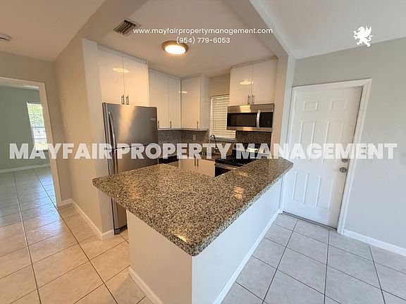 4th image of 627 NE 10th Ave #6