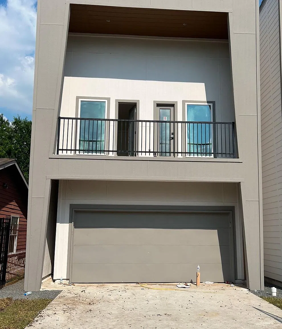 2 bed, $2,200 — Photo 1