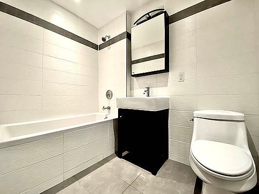 3rd image of 168 Meserole St APT 2B