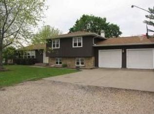 41 Hillcrest Dr, Geneseo, IL 61254