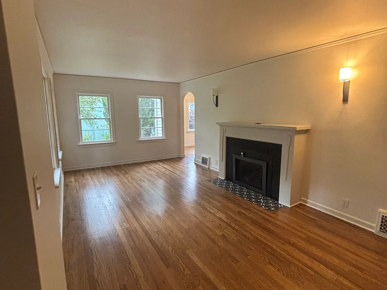 4 bed, 2856 sqft, $3,850 — Photo 2