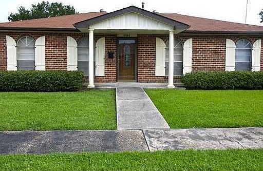 1st image of 2932 Brookwood Dr