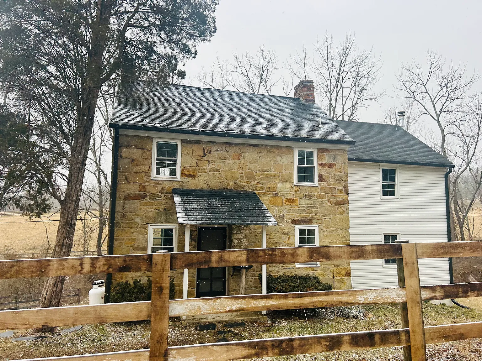 2 bed, 1.5 bath, 1800 sqft, $2,800 — Photo 2