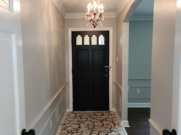 2nd image of 4811 Hancock Dr