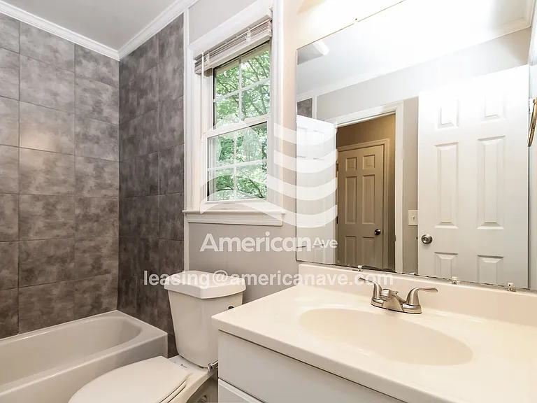 27533_010_main_bathroom_10.jpg