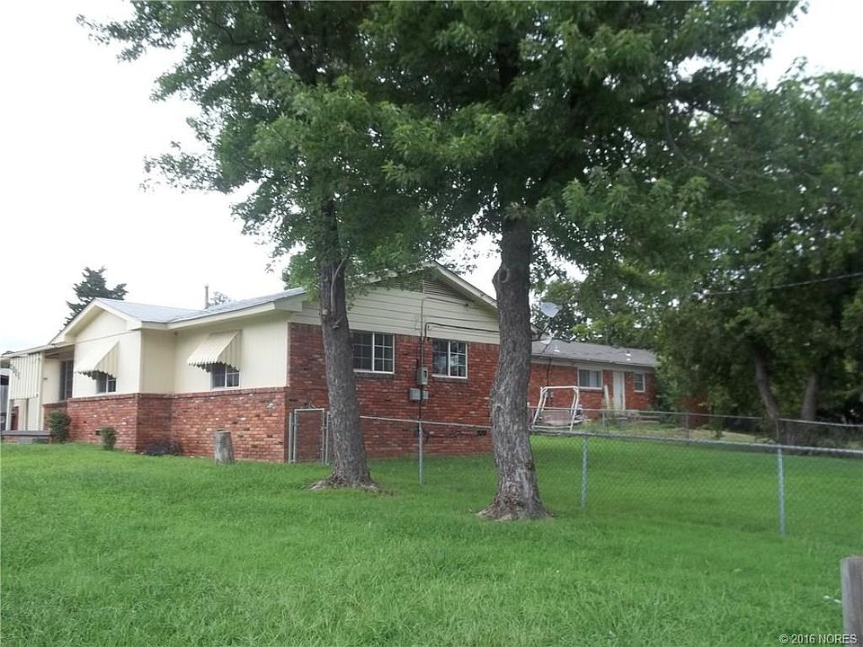 2nd image of 3011 S 74th Ave E