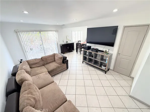 900 E Sagebank St, Carson, CA 90746