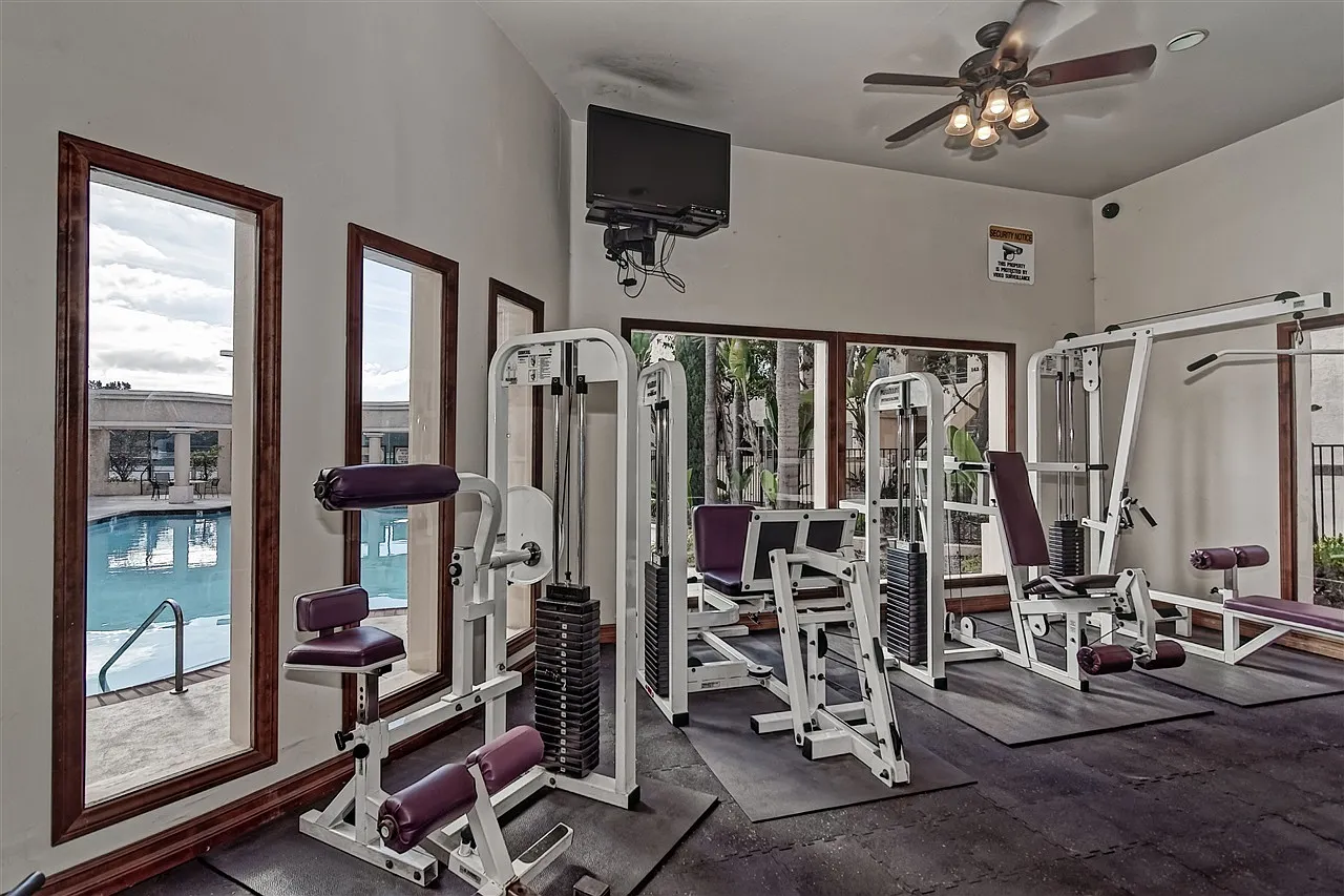 2 bed, 2.5 bath, 1100 sqft, $3,600 — Photo 3