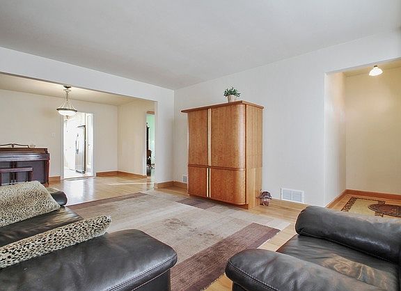4th image of 7657 N Oleander Ave
