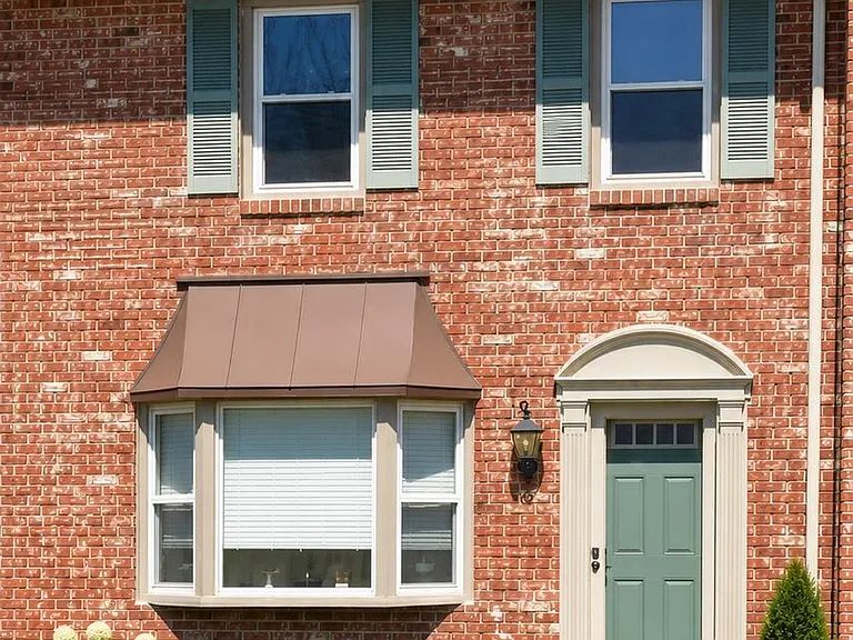 562 Susan Dr — Photo 1
