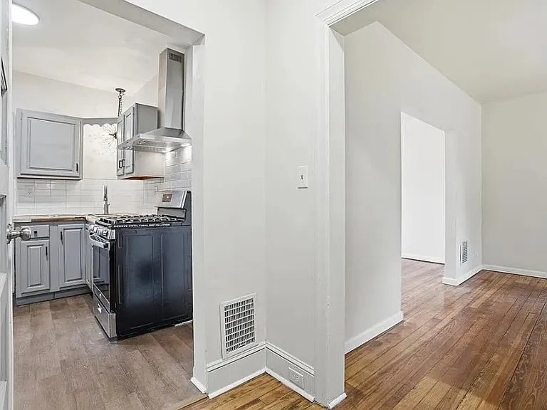 770 E Washington Ave — Photo 5