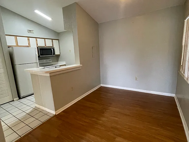2820 N Oakland Forest Dr #210 — Photo 4