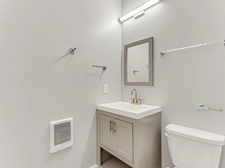 304 E Ontario St — Photo 7