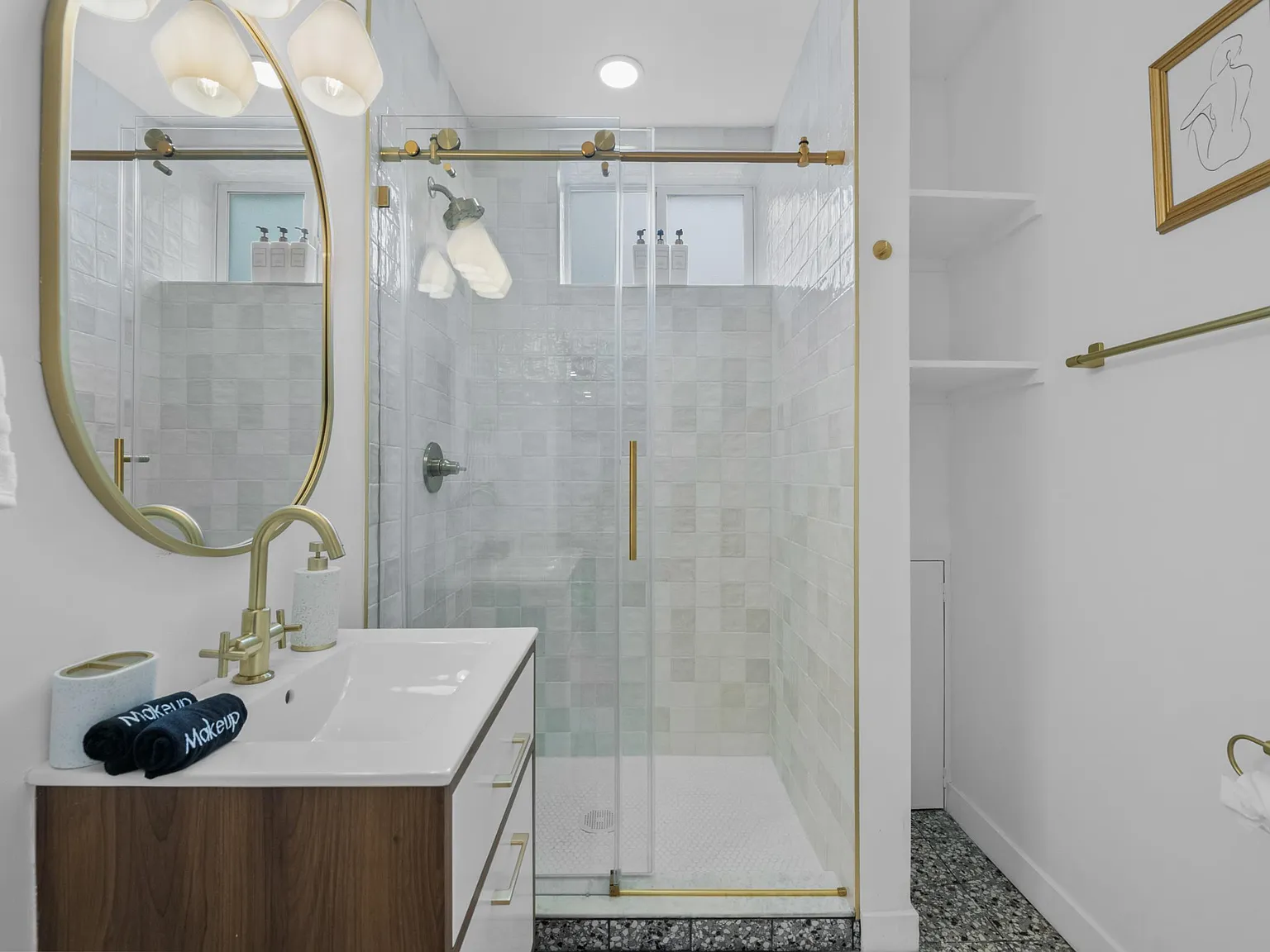 2 bed, 920 sqft, $2,730 — Photo 2