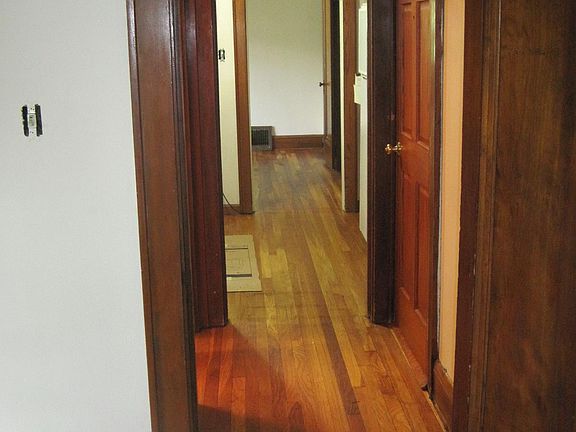 4th image of 1520 Front St #2