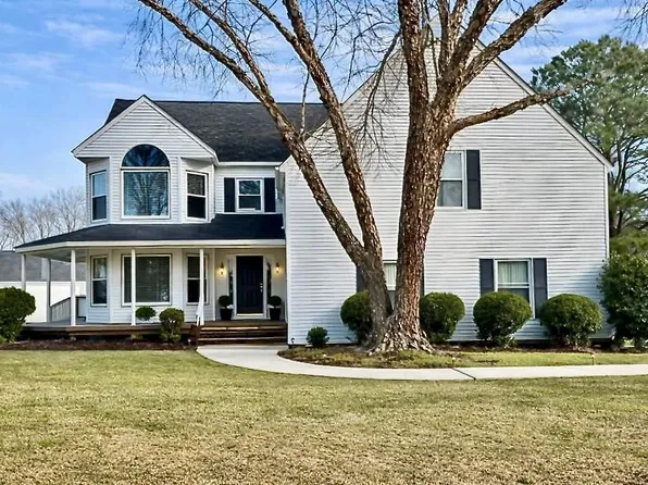 101 Fleetney Cir, Smithfield, VA 23430