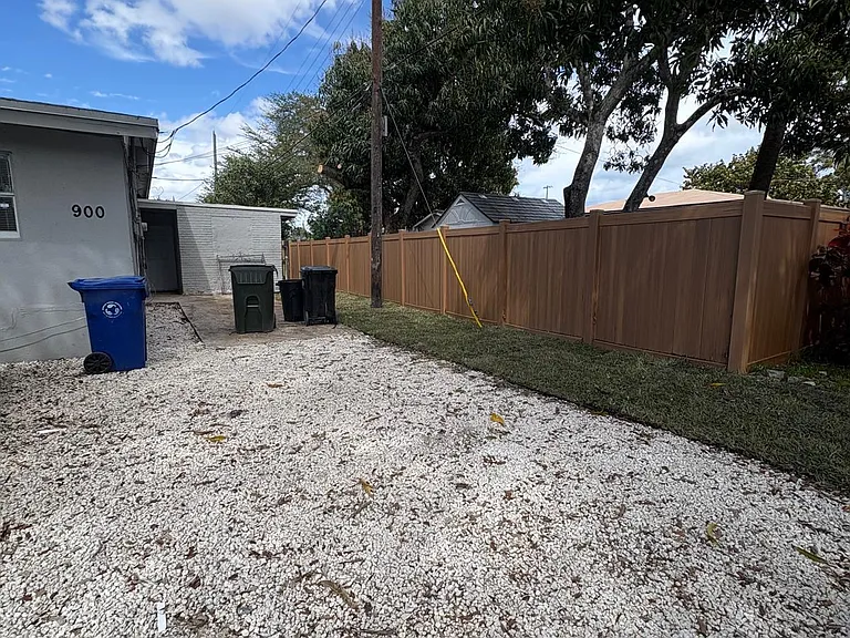 900 NW 17th Ave E #EAST — Photo 21