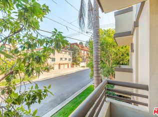 951 Granville Ave APT 202, Los Angeles, CA 90049