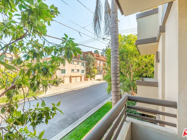 951 Granville Ave APT 202, Los Angeles, CA 90049