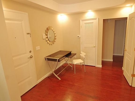 4th image of 56 S Walnut St APT 202