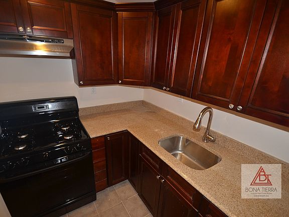 5th image of 3218 100th St #2