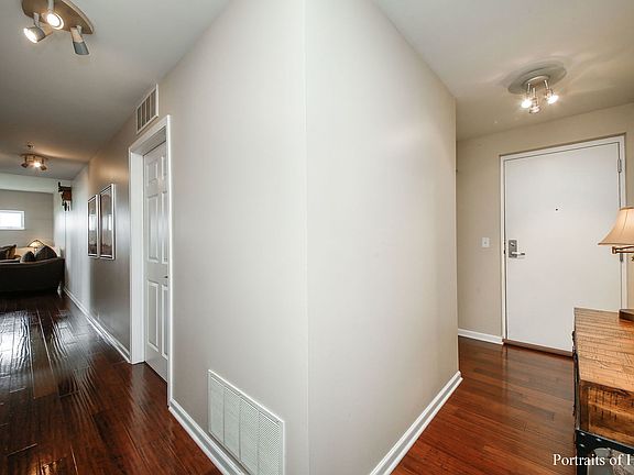2nd image of 400 Village Cir #4-1