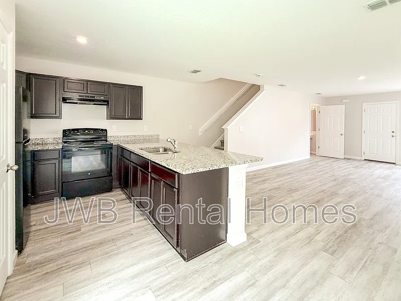 Cedar Hills — Photo 2