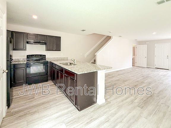 2nd image of 4415 Melissa Ct W