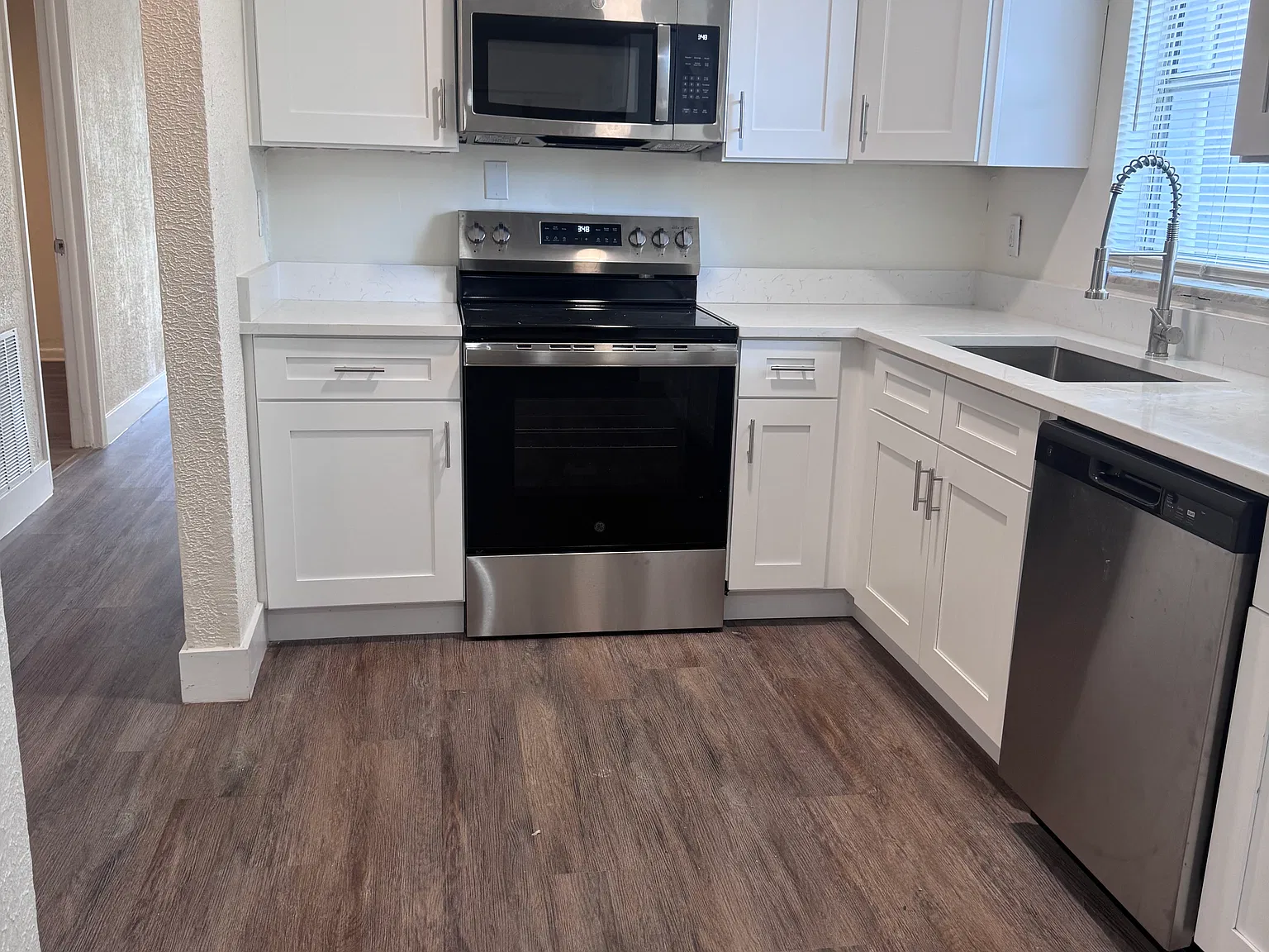 3 bed, 1.5 bath, 1507 sqft, $2,000 — Photo 2