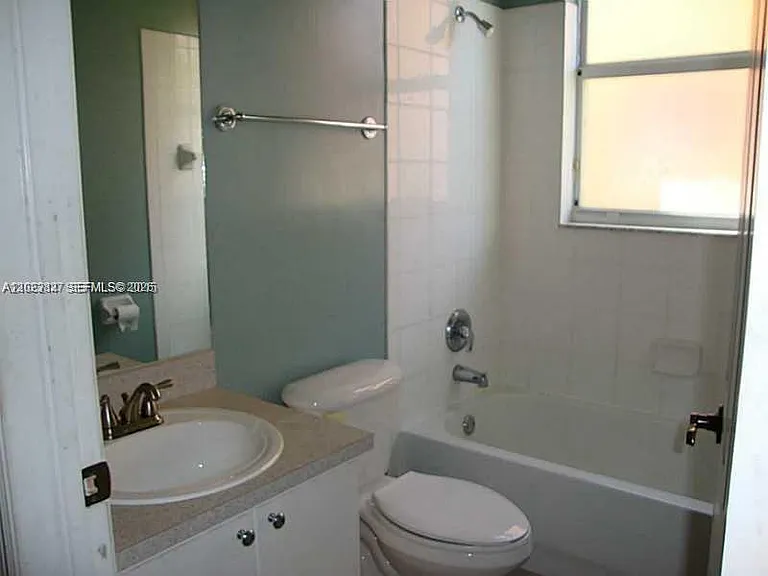 2241 SE 17th Ave — Photo 8