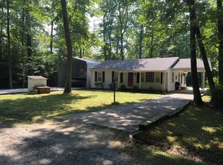 120 Boxwood Dr, Hartfield, VA 23071