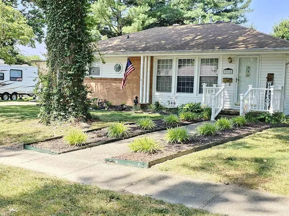 1018 Westwood Dr, Mount Carmel, IL 62863