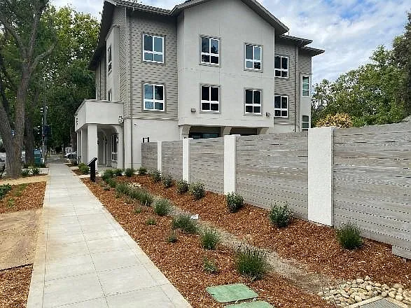 12 bed, 10300 sqft, $1,600 — Photo 2