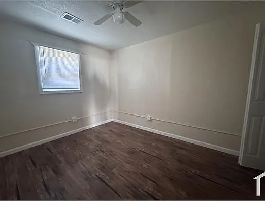557 Simmons St NW #B — Photo 3