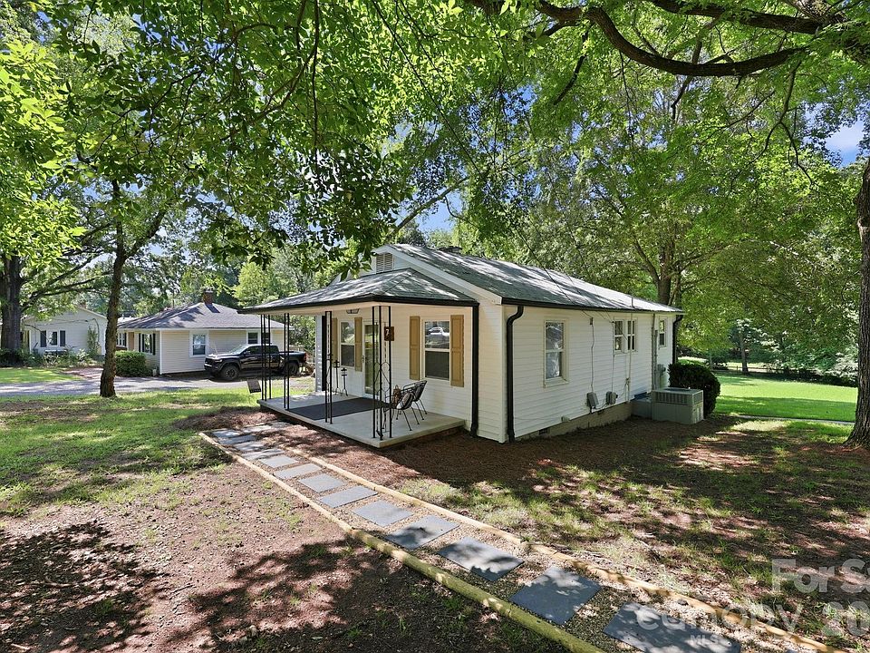 1st image of 74 Pinecrest Dr SW