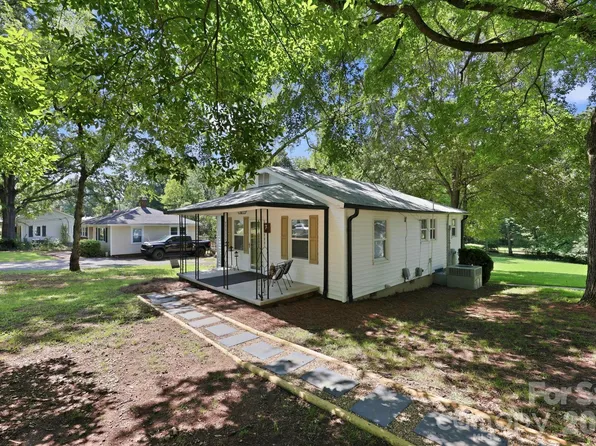 74 Pinecrest Dr SW, Concord, NC 28027